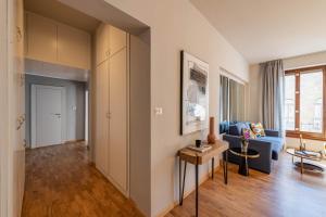 Apartments Florence - Santo Stefanos Mirror