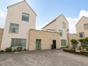 Pebbles Reach - Castletown