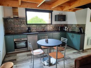 Chalets Chalet a L'oree du bois avec parking : photos des chambres