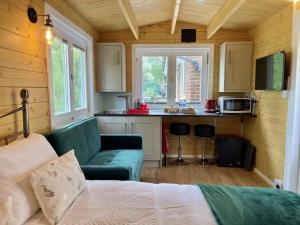 Willow Tree Lodge - Cosy lodge in the heart of the Kent countryside