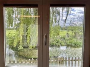 Willow Tree Lodge - Cosy lodge in the heart of the Kent countryside