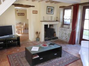 Maisons de vacances Closerie Les Roches - Charming and spacious 2 bedroom cottage with shared pool : photos des chambres