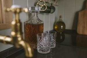 Island Hut - Outdoor bath tub, firepit and water equipment