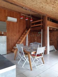 Maisons de vacances Gites du Mas Gibert a SAUSSINES entre Nimes et Montpellier : photos des chambres