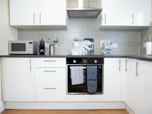 Two Bedroom Cottage (Sun arrivals) room in Ellingham Self-Catering Cottages