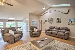 The Farmhouse at Grand Valley Getaway with Alpacas! - Mesa