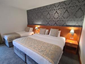 Standard Triple Room room in Leitrim Marina Hotel