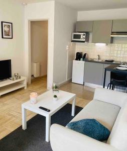 Appartements KASA VOYTIER Parking prive & Wifi - Balcon & Ascenseur : photos des chambres