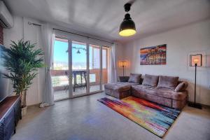 IMMOGROOM - Renovated - Loggia - Clear view - Parking common - AC - Wifi