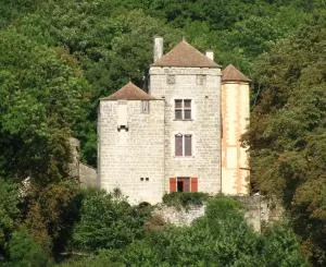 Château de Champrenault, voyagez dans le temps - Charencey