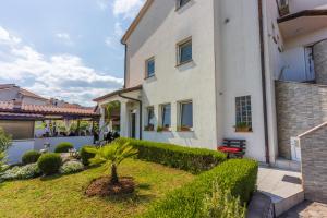 APARTMENTS VILLA BARE - Sea View & Private Parking