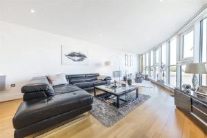 Panoramic Riverside Facing - 2 Bed - 2 Bath - 2 Balconies - London Nine Elms