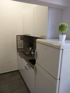 Aurelia Apartments, Vir