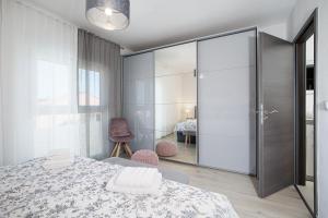 Stylish City Stay with Balcony & Free Parking