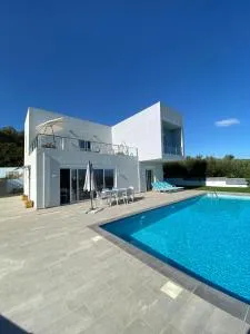 Villa Panorama Modi, with pool and stunning views - Ptinotrofíon