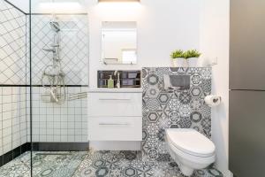 ApartView - ogród, taras, winda, widok na Jeziorak, Netflix i Max, parking