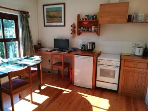 Lovely Sea View 2-Bed Apt in Rineen Sleeps 4