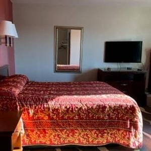 King Room - Non-Smoking room in Budget Inn Wentzville