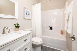 Lovely 4BR King Beds Steps To Beach and Pier J