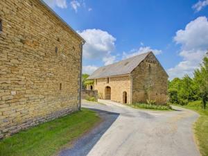 Maisons de vacances Pleasant Holiday Home with Private Swimming Pool near Sarlat : Maison de Vacances Six Chambres