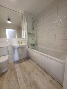 Lovely home close to City Center & Rail Station