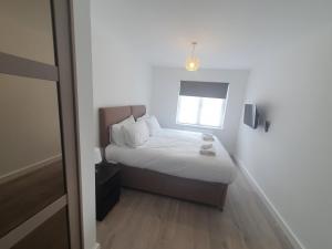 Lovely home close to City Center & Rail Station