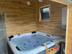 Domek Całoroczny Fuleda -Mazury Giżycko Sauna Jacuzii Kominek