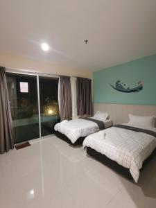 Rustic one bedroom unit for 4pax by Jomy Management