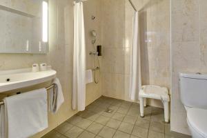 Hotels B&B HOTEL Bayonne Tarnos : photos des chambres