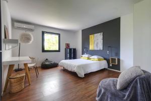 B&B / Chambres d'hotes Arty Provence, piscine chauffee : photos des chambres