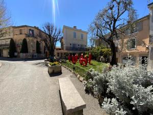 Appartements Mougins Collection - Ravissante suite avec Bassin a debordement et a remous : photos des chambres