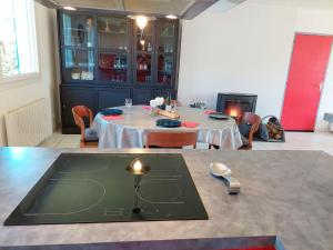 Maisons de vacances Holiday Home in Santec near Dossen Beach : photos des chambres