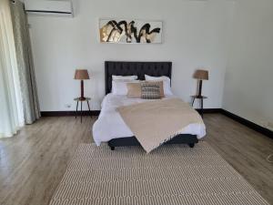 Beautiful 3 bedroom home in a gated complex with private garden and pool