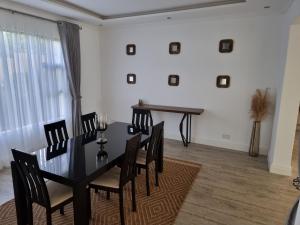 Beautiful 3 bedroom home in a gated complex with private garden and pool