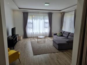 Beautiful 3 bedroom home in a gated complex with private garden and pool