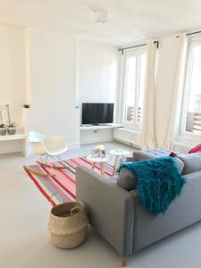 Bright City Design House!