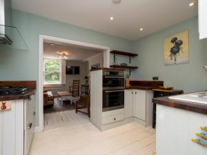 Pass the Keys Charming 3 bed townhouse next to Victoria Park