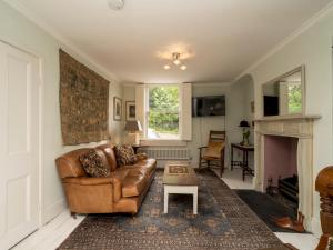 Pass the Keys Charming 3 bed townhouse next to Victoria Park