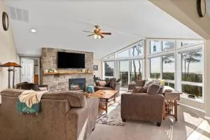 Oceanfront Retreat - Garibaldi