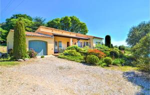 Maisons de vacances Beautiful home in Montaren et St Mediers with Outdoor swimming pool, WiFi and 3 Bedrooms : photos des chambres