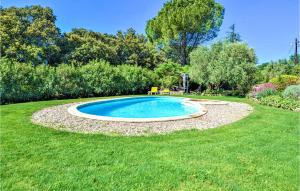 Maisons de vacances Beautiful home in Montaren et St Mediers with Outdoor swimming pool, WiFi and 3 Bedrooms : photos des chambres