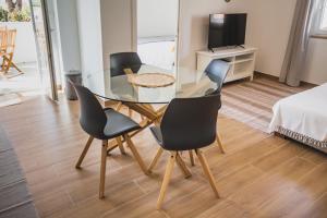 Lovely & bright renovated apt. w balcony in Lagos