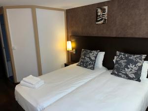 Hotels SHELDER Hotel - CHERBOURG EN COTENTIN - Equeurdreville : photos des chambres