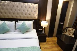 Hotel Palm Grand Naraina New Delhi - Couple Friendly Local IDs Accepted