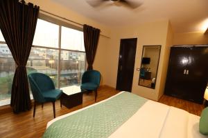 Hotel Palm Grand Naraina New Delhi - Couple Friendly Local IDs Accepted