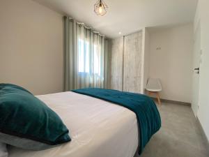 Villas Villa moderne , neuve piscine jacuzzi . : photos des chambres