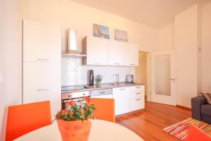 Two bedroom apartment with sunny terrace and parking AE1563