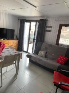 Villas Belle villa de vacances climatisee, residence TAMARIS, wifi, 2 chambres 4 a 6 couchages, acces payant pour les piscines et animations , PORTIRAGNES PLAGE LRTAMA57 : photos des chambres