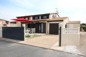 Villas Belle villa de vacances climatisee, residence TAMARIS, wifi, 2 chambres 4 a 6 couchages, acces payant pour les piscines et animations , PORTIRAGNES PLAGE LRTAMA57 : photos des chambres