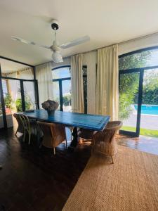 Villa con vista lago e piscina